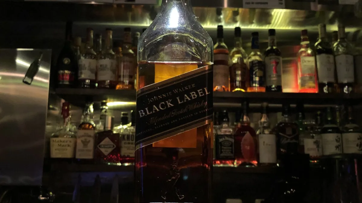 ジョニーウォーカー／ブラックラベル【古酒・中国税関印付き　未試飲】。 ジョニーウォーカー ブラックラベル｜ブレンデッドの傑作｜bar83rd
