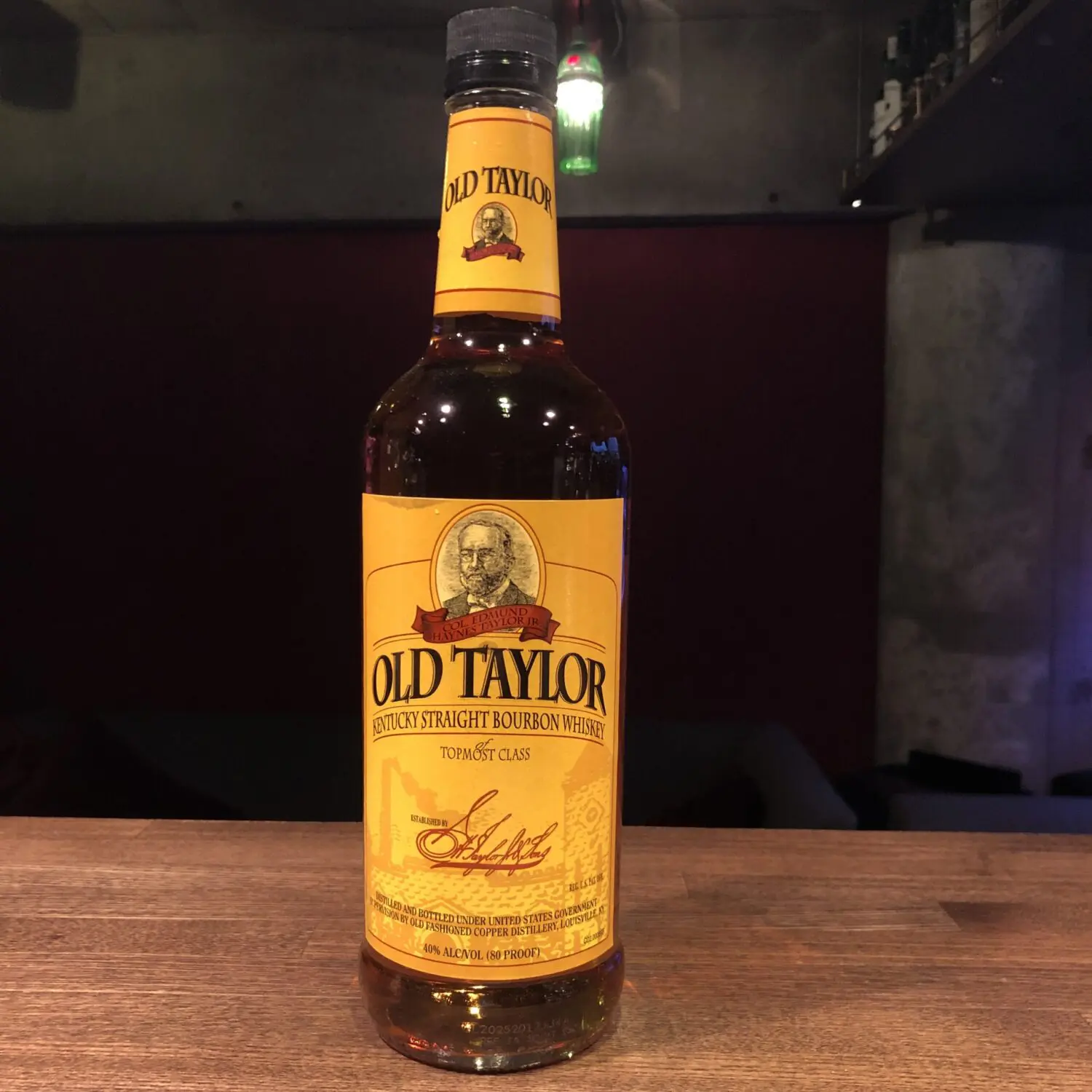 オールド テーラー（スパイシーさとバニラ香が特徴のバーボン